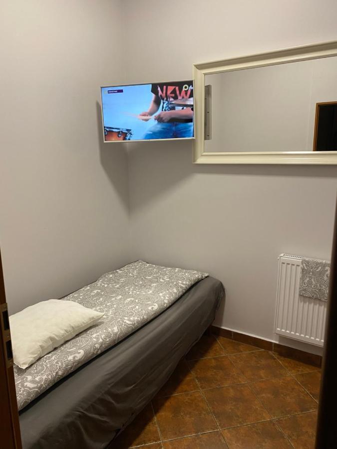 Piwnica Hostel Miechów Buitenkant foto